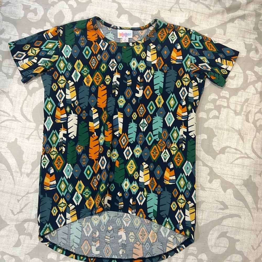 LuLaRoe Kids Gracie Top feather print Size 8